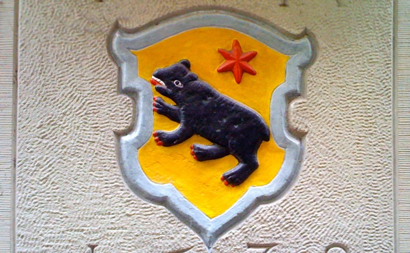 Was bedeutet der rote Stern im Wappen der von Moos und Immoos?   What is meant by the red star in the emblem of Moos and Immoos?